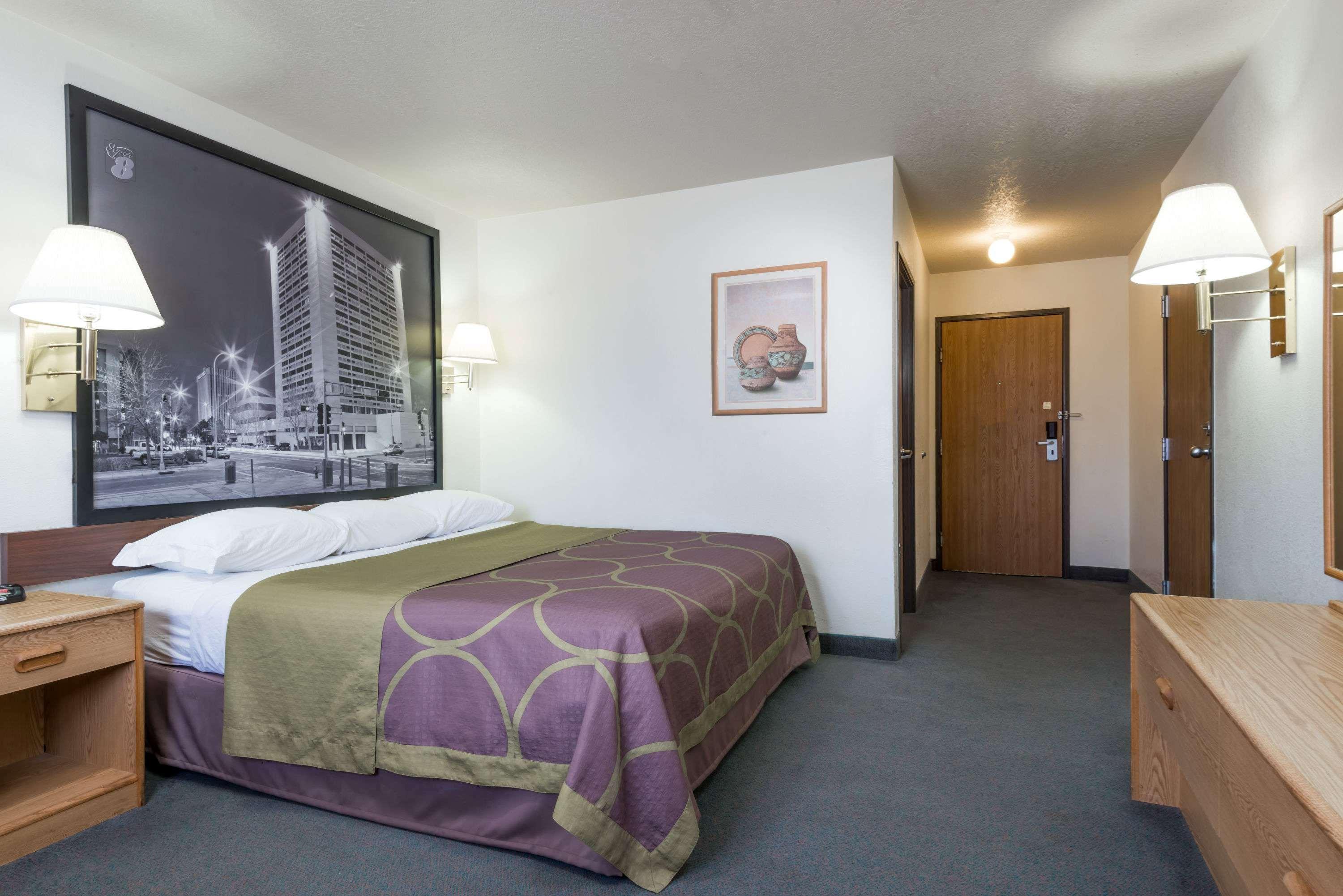Super 8 by Wyndham Bernalillo Hotel Eksteriør billede