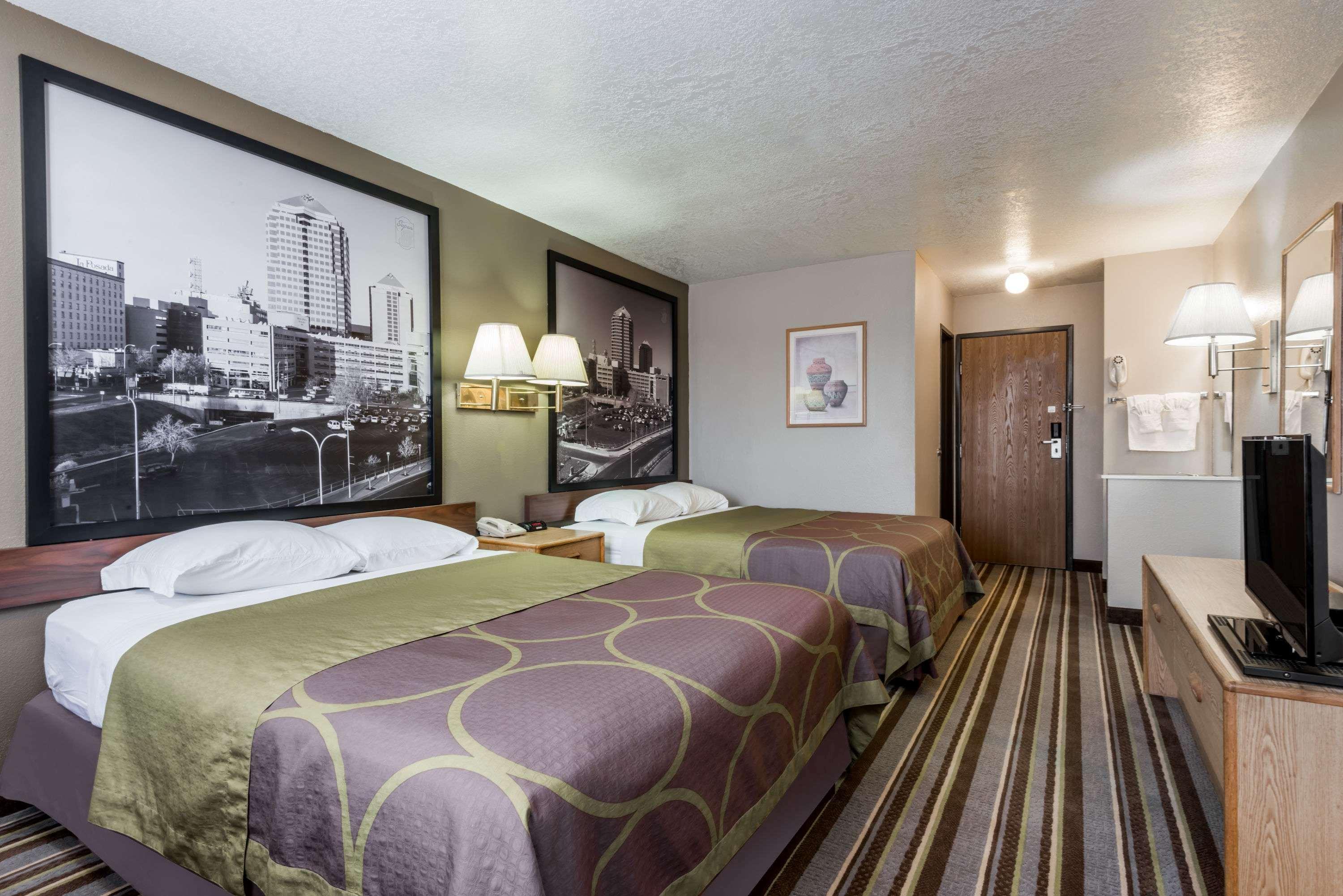 Super 8 by Wyndham Bernalillo Hotel Eksteriør billede