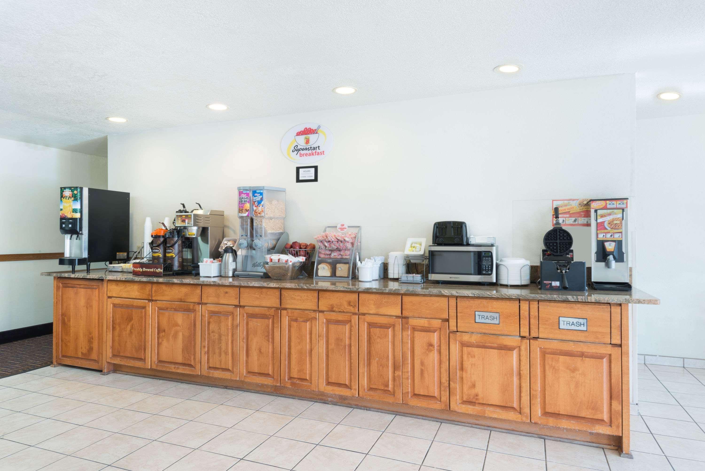 Super 8 by Wyndham Bernalillo Hotel Eksteriør billede