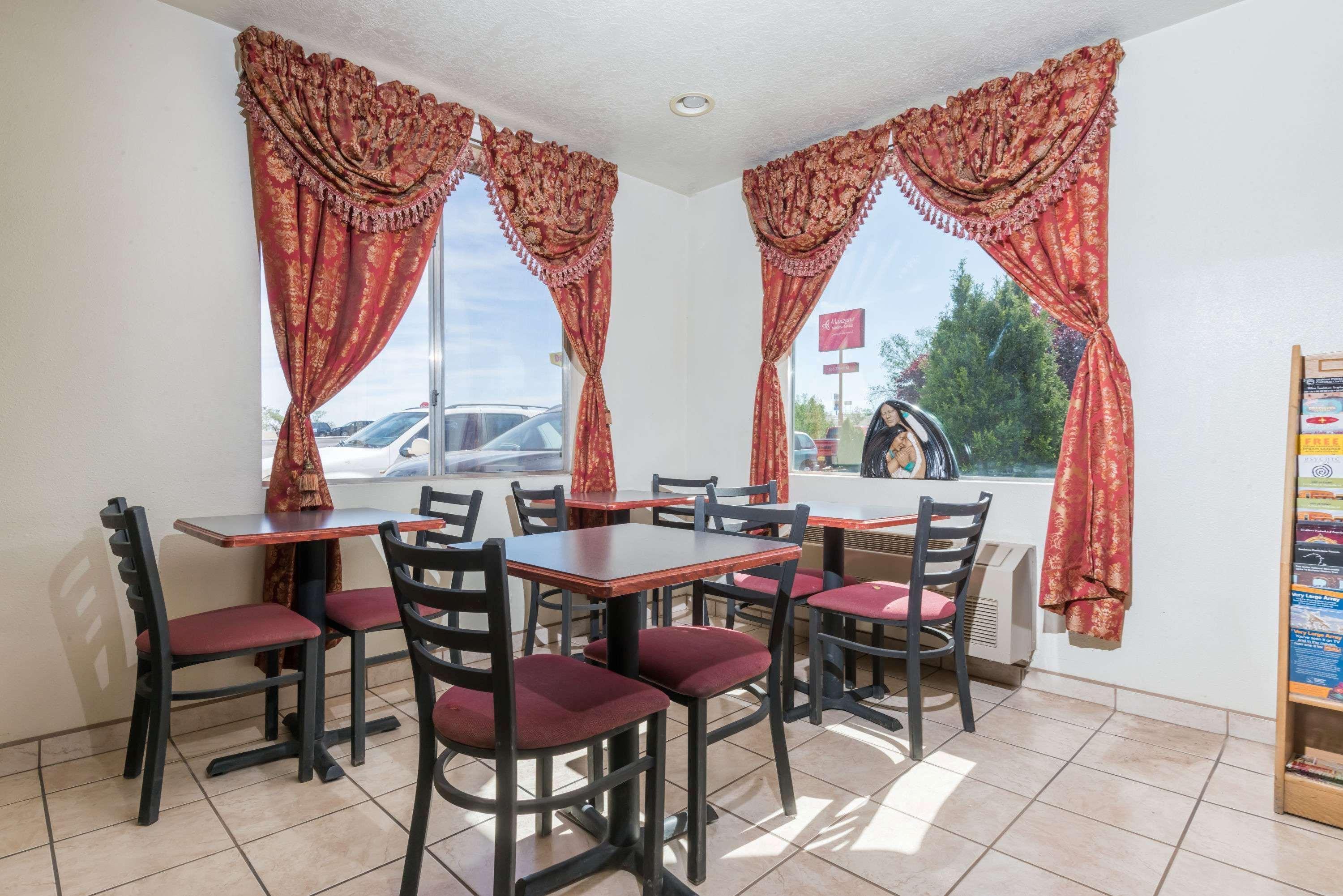 Super 8 by Wyndham Bernalillo Hotel Eksteriør billede