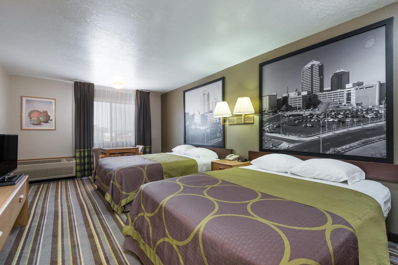 Super 8 by Wyndham Bernalillo Hotel Eksteriør billede