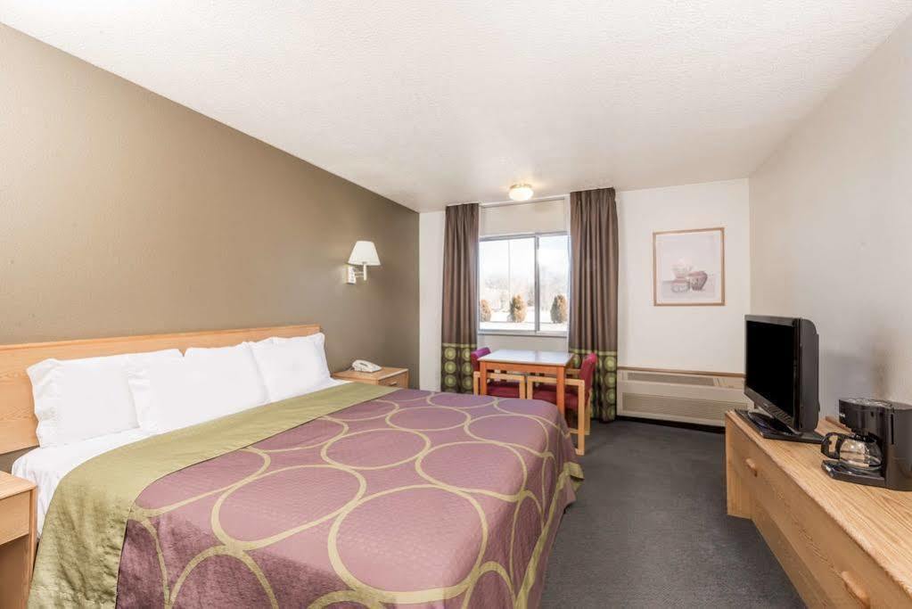Super 8 by Wyndham Bernalillo Hotel Eksteriør billede